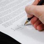 Document contractuel montrant les obligations des parties contrat en France